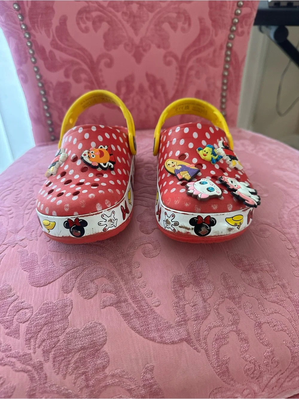 Minnie Polka Dot Red Clog Sandals with Yellow Strap